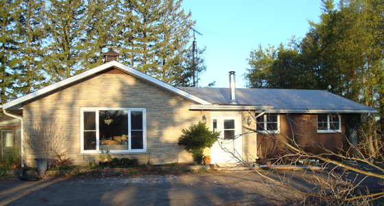 exterior (1) The house