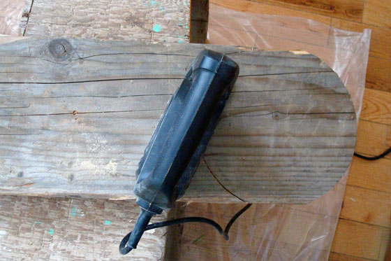 Cutting the circular base with the jigsaw