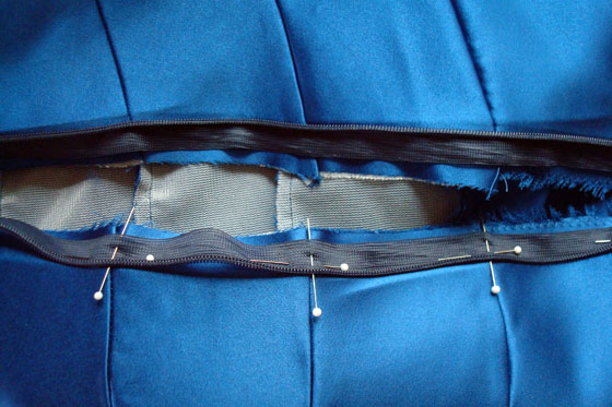 How to insert an invisible zipper and make sure seams line up