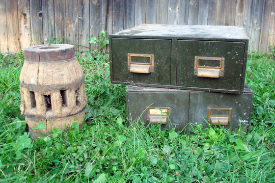 Wagon wheel hub and metal boxes