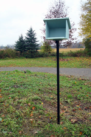 Simple wood birdfeeder