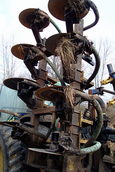 Manure spraying attachment