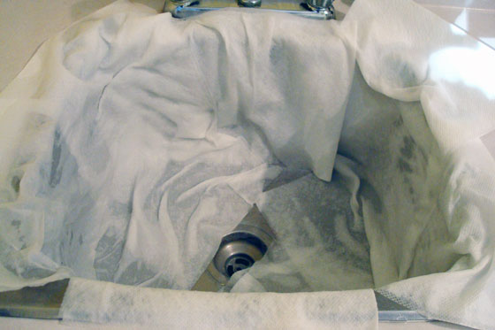 How to clean a stainless steel sink