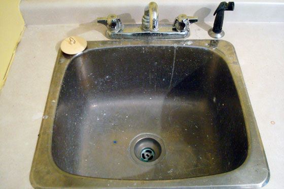 How to clean a stainless steel sink (before)