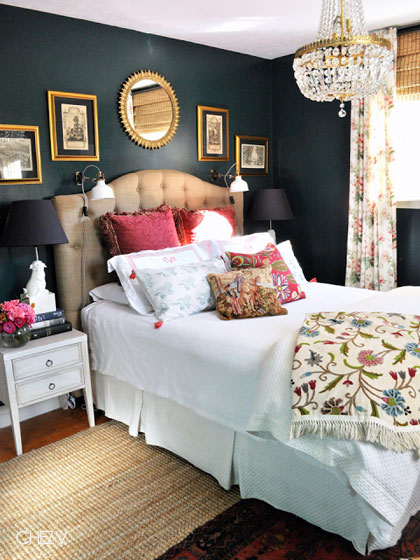 Black, white and gold bedroom