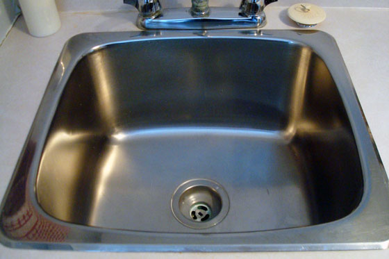 How to clean a stainless steel sink