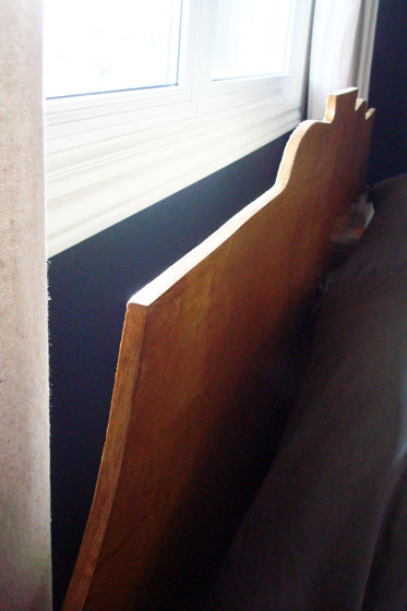 Applying preglued veneer edging to a curve