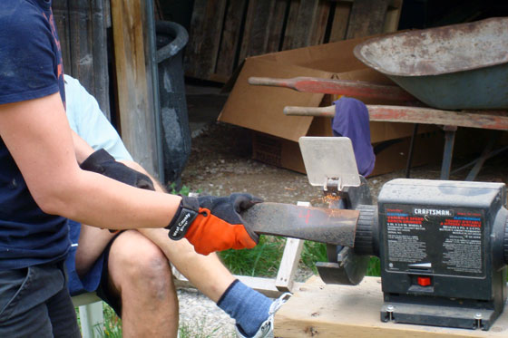 Sharpening lawn mower blads