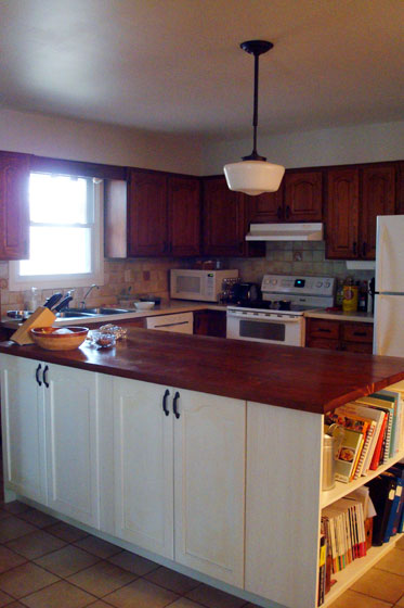 Single school-house pendant over the kitchen island