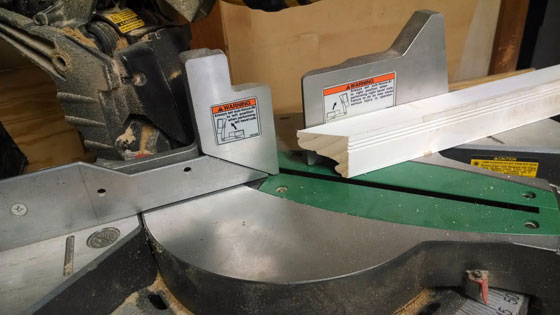 Compound mitre saw