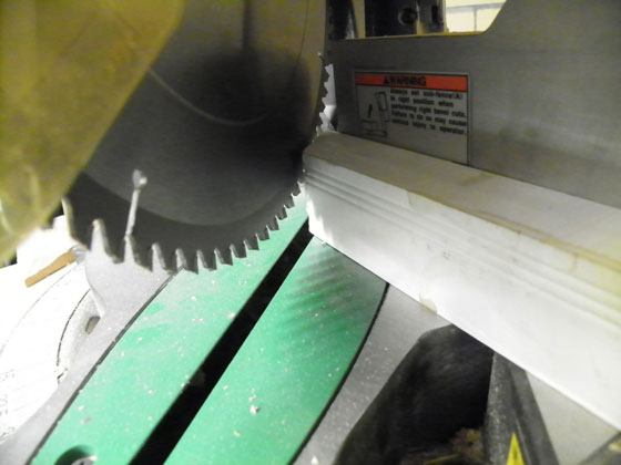 Compound mitre saw