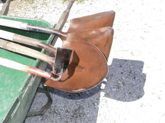 Oiling and sharpening garden tools