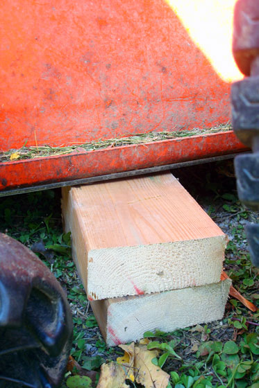 Tips to remove a Kioti CS2410 mower deck