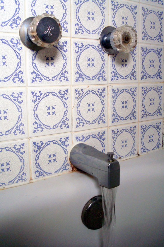 Old taps in the tub