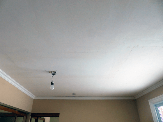 Evidence of old walls on the ceiling