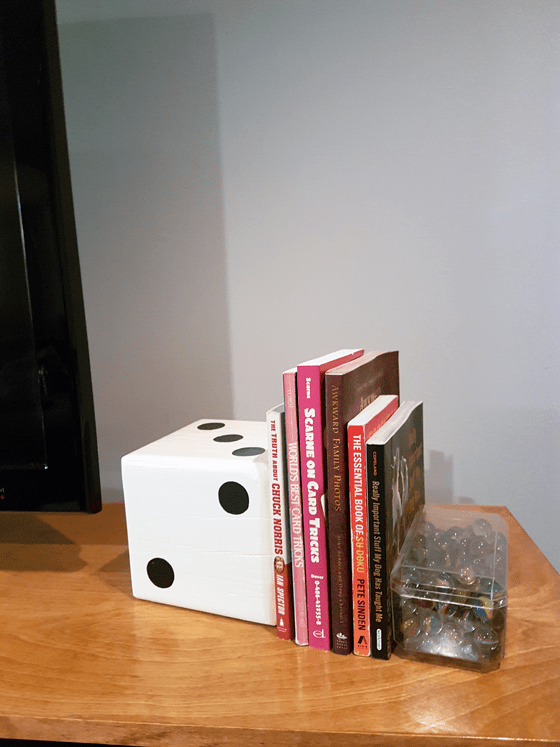 Dice bookend