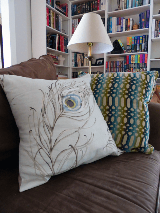 How to mix and match throw pillows