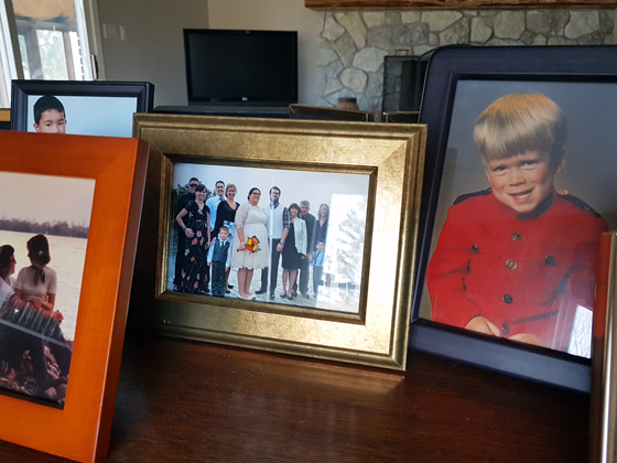 How to decorate with family photos