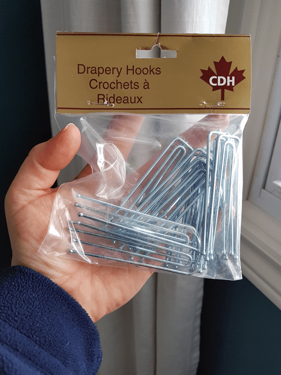 Hooks for pleating curtains