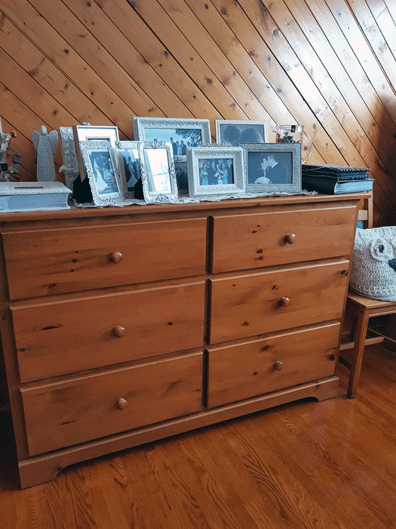 Pine dresser