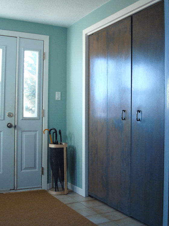 Rustic simple mudroom