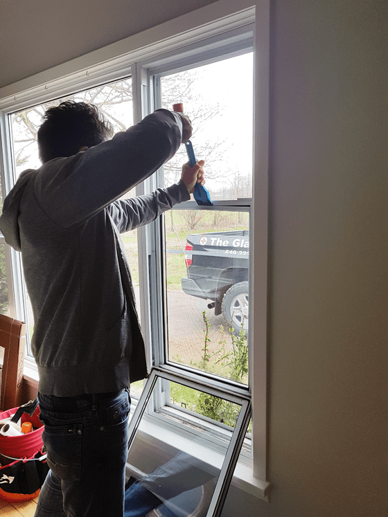 Repairing a cracked vinyl window