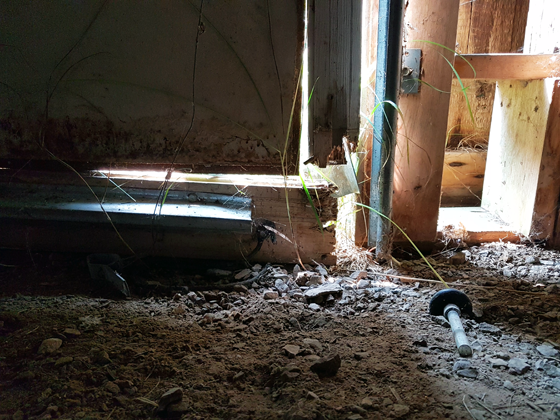 Garage door with a broken roller